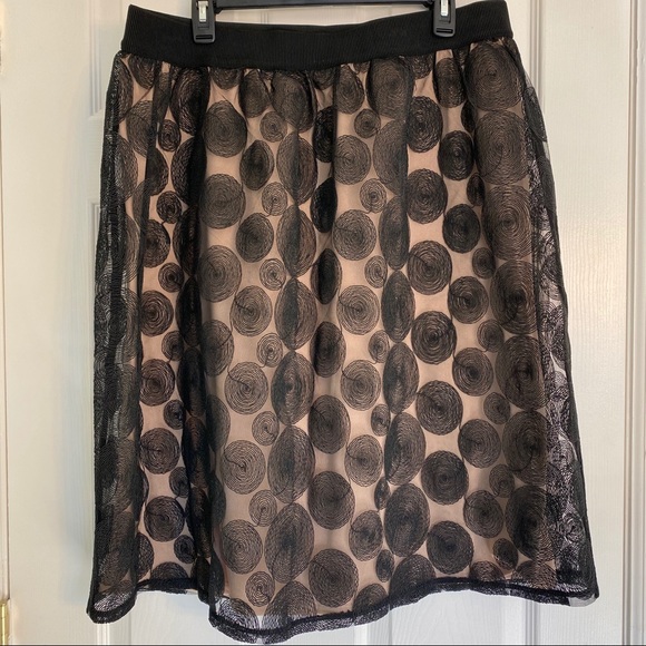 Lane Bryant Dresses & Skirts - Lane Bryant 18/20 net medallion lined skirt A